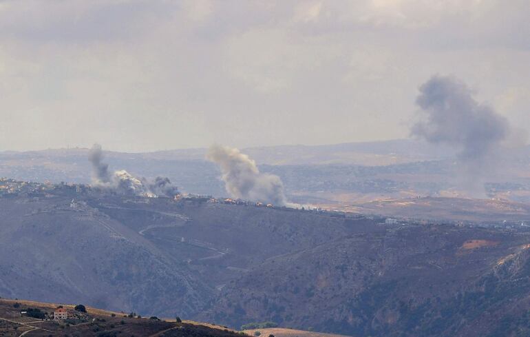 Bombardeo israelí en la frontera con el Líbano, en el contexto de enfrentamientos con el grupo islamista Hezbolá.