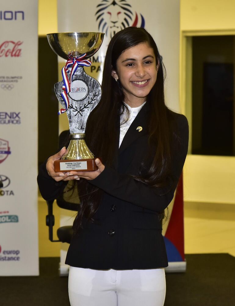 Jael Quiñónez, subcampeona en Escuela Menor 0,70 metro.