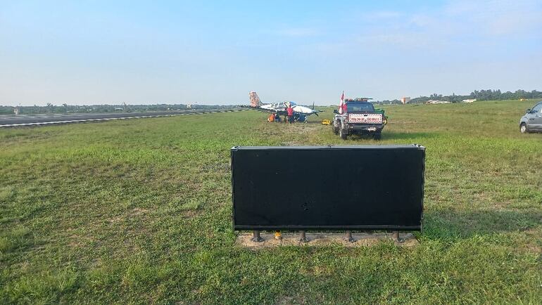 Avión BE58 que llantó en la tarde de este martes en la pista del aeropuerto internacional Silvio Pettirossi por el que otro vuelo de Latam realizó maniobra de sobrevuelo.