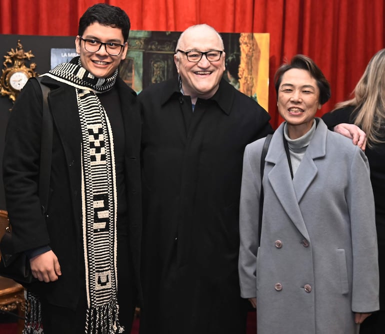 Néstor Rámirez, Nicolás Latourrette y Yoshie Nakatani, embajadora de Japón en Paraguay.