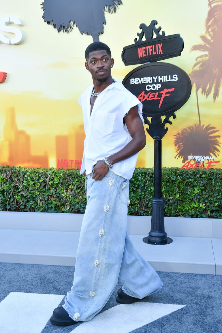 El rapero Lil Nas X llegando a la premier de "Beverly Hills Cop: Axel F". (VALERIE MACON / AFP)