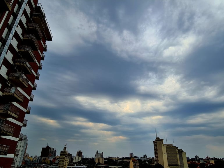 El cielo nublado sobre Asunción.