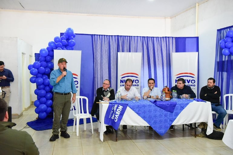 Exponentes del movimiento Nuevo Liberalismo buscan apoyo de dirigentes de base de Caazapá para lograr cambiar al presidente del Partido Liberal Hugo Fleitas.