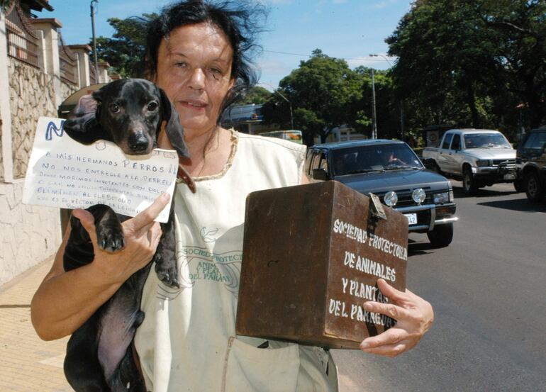 La Sociedad Protectora de Animales y Plantas del Paraguay (SPAPP),  encabezada por Francesca Crosa, organiza, hoy domingo 8, en la Plaza Uruguaya, una jornada en adhesión al Día del Animal, celebrado el pasado 4. Habrá puesto sanitario y de emergencias para atender la salud de los animales más necesitados en forma totalmente gratuita.