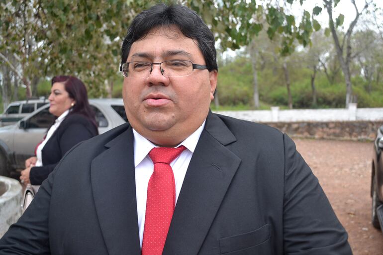 El diputado y exgobernador de Alto Paraguay, Domingo Adorno (ANR, HC) afirman que con su hermano, son “perseguidos políticos”.