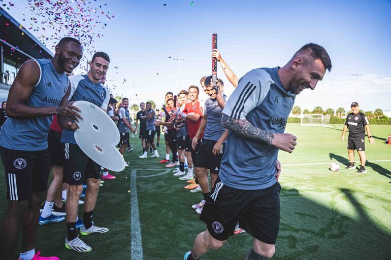 Bienvenida del Inter de Miami a Lionel Messi, con Diego Gómez presente.