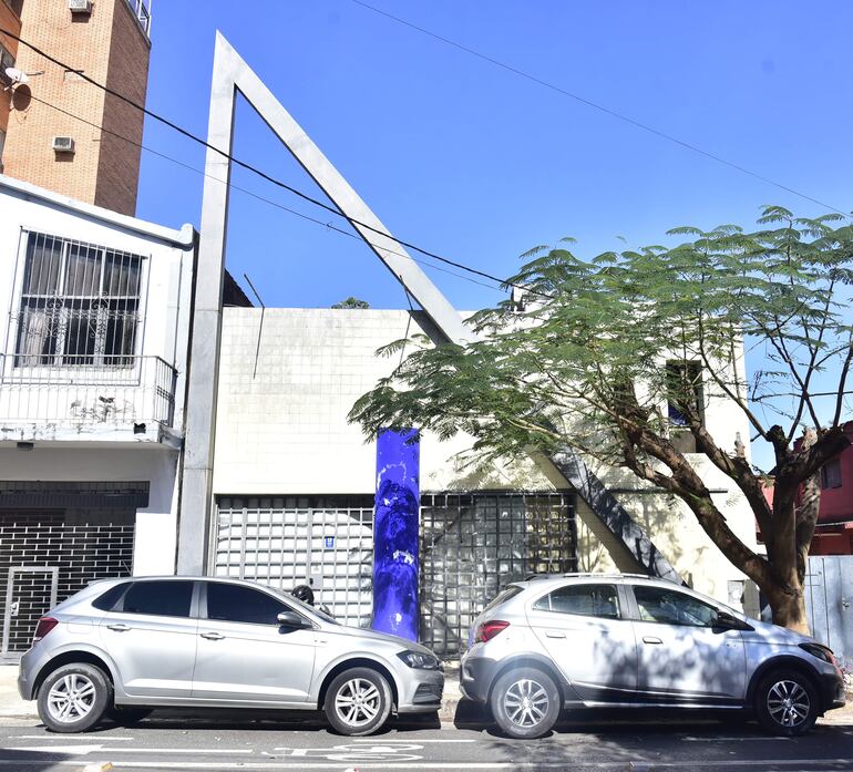 Sede donde funcionaba la facultad de Derecho de la Universidad Leonardo Da Vinci, en 22 de Setiembre y Mariscal Estigarribia.