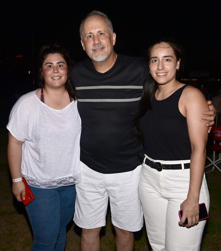 Camila Arce, Beto Arce y Vero González.