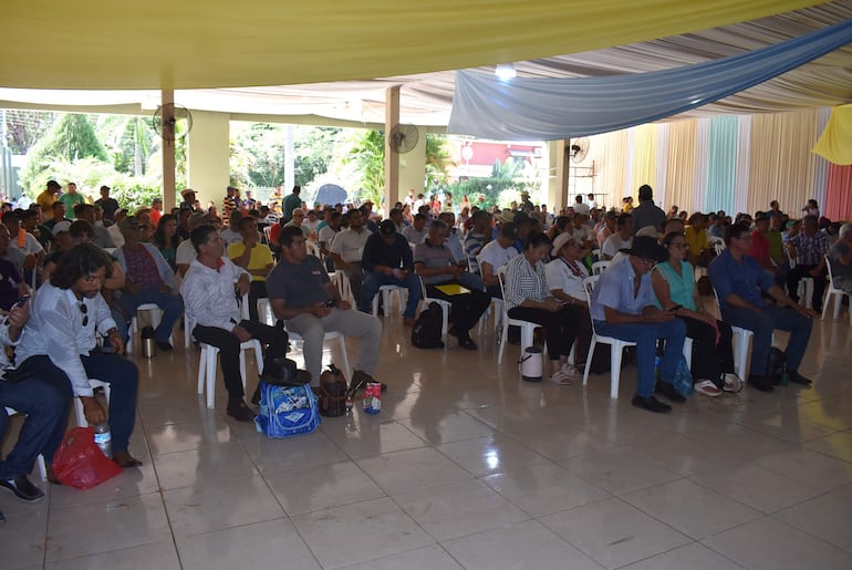 En la reunión realiza en Liberación participaron unos 500 dirigentes sociales y campesinos de los 17 departamentos del país