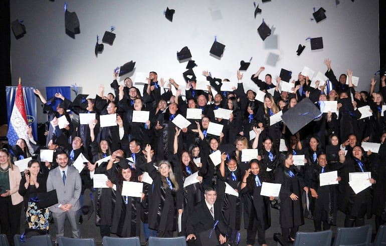 Los felices 126 nuevos egresados en Educación Media.