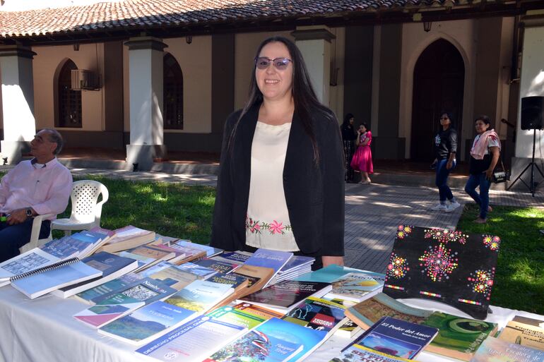 Clara Celenia Zacarías Núñez, durante la Primera edición del festival de libro caazapeño que se realizó en la ciudad de Caazapá.