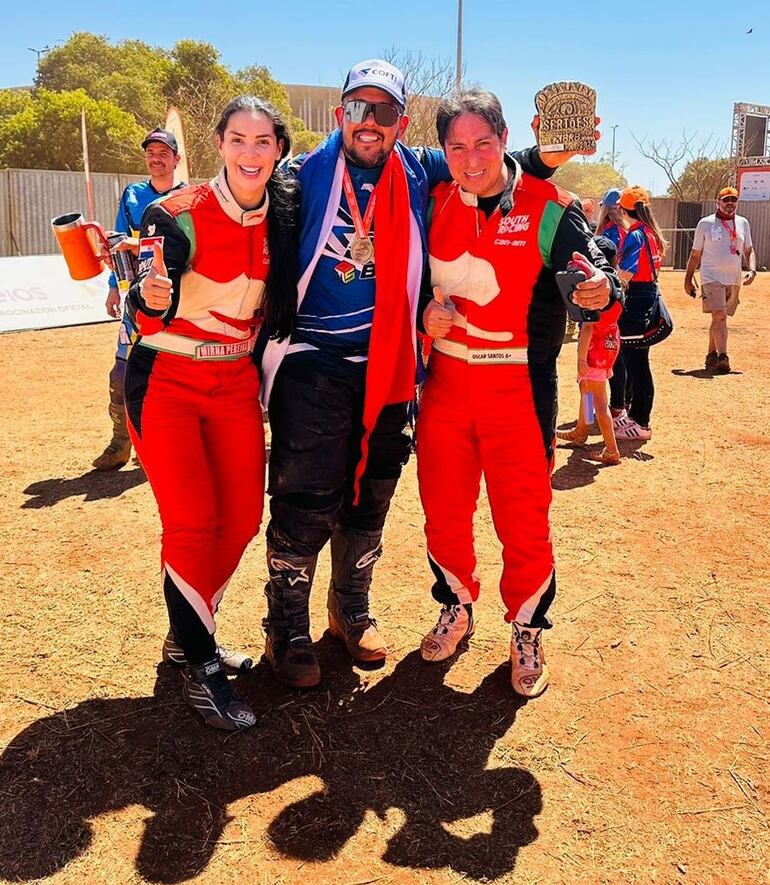 Mirna Pereira (izq.), Rolando Martínez (centro) y Óscar Santos.