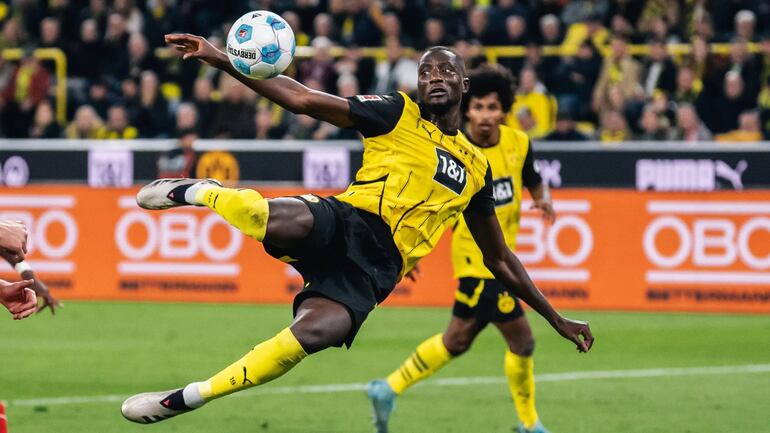 Serhou Guirassy, delantero  franco-guineano de 28 años, es la nueva carta de gol que tiene el Borussia Dortmund.