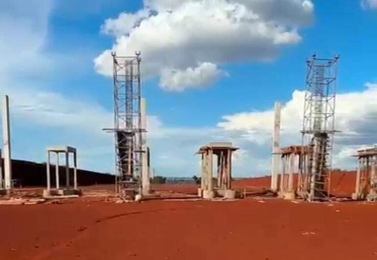 El puesto de peaje ya está en plena construcción.