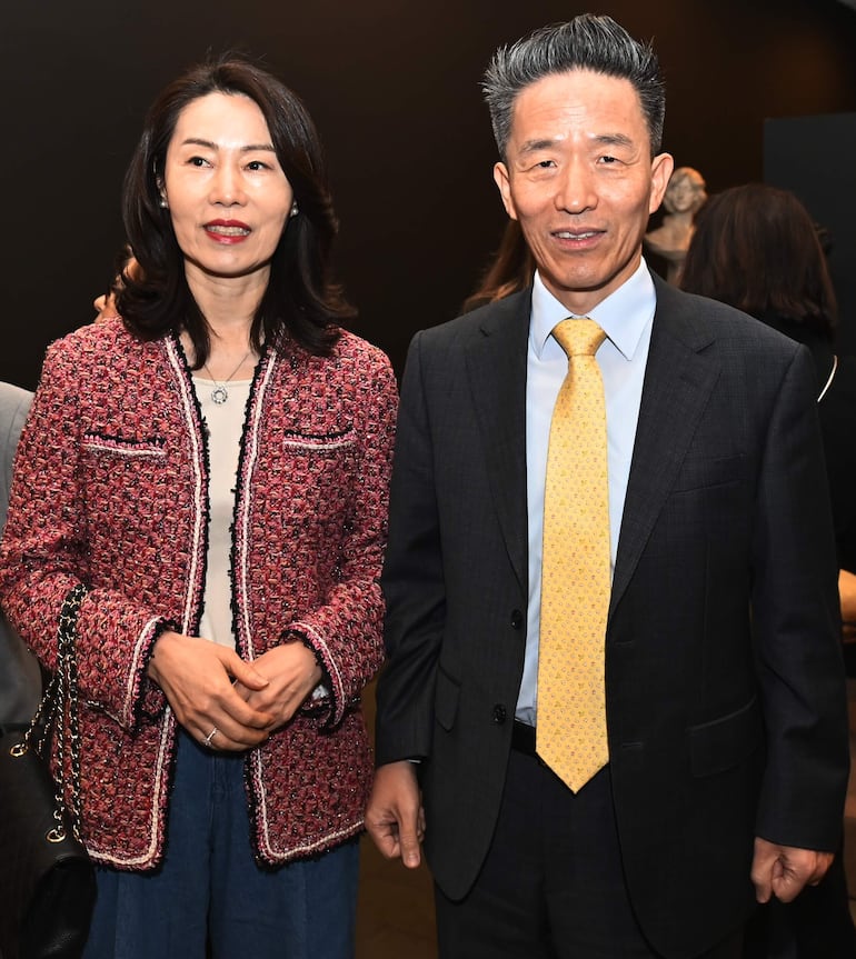 Chan-sik Yoon, embajador de Corea en Paraguay y su esposa Ji-Hee Kim.