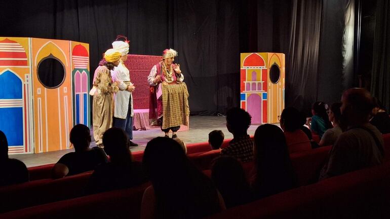 Escena de una de las obras del Festival Internacional de Teatro en Encarnación.