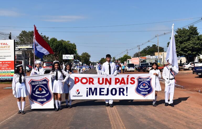 Alumnos del Colegio Nacional de Liberación marcharon con un claro mensaje.