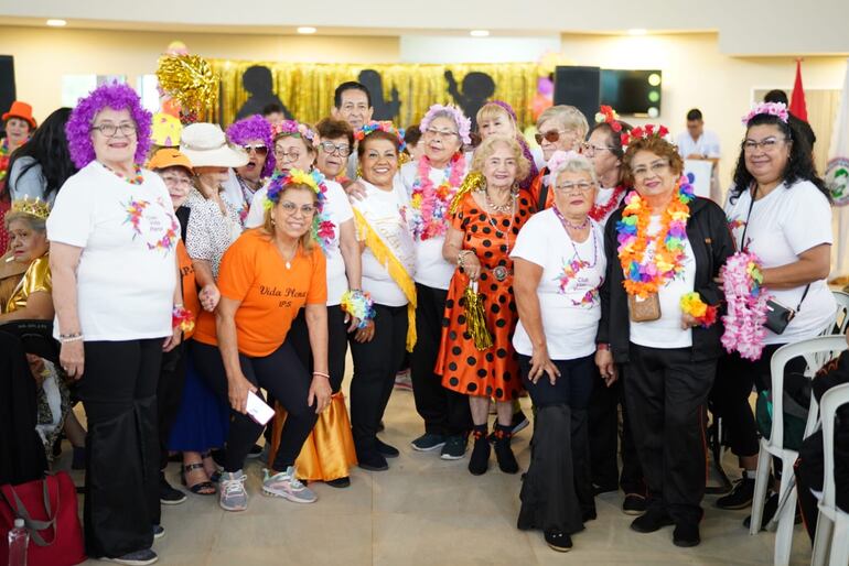 Jubilados del IPS celebraron el fin de semana el Día del Adulto Mayor. Festejaron además la reapertura del Cream.