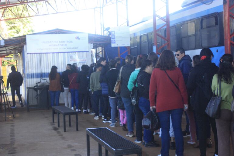 Tren internacional Posadas-Encarnación.