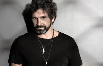 El cantante argentino Iván Noble se presentará abrirá el ciclo de conciertos acústicos PyRockFest.