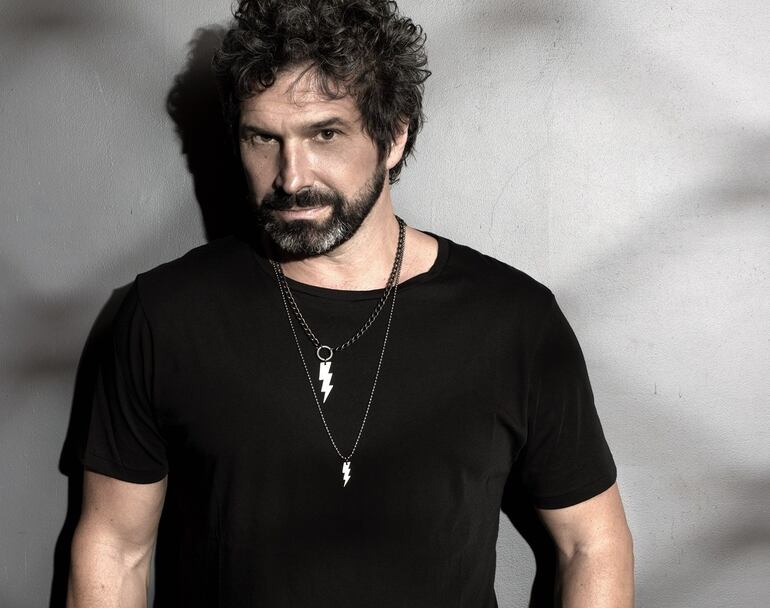 El cantante argentino Iván Noble se presentará abrirá el ciclo de conciertos acústicos PyRockFest.