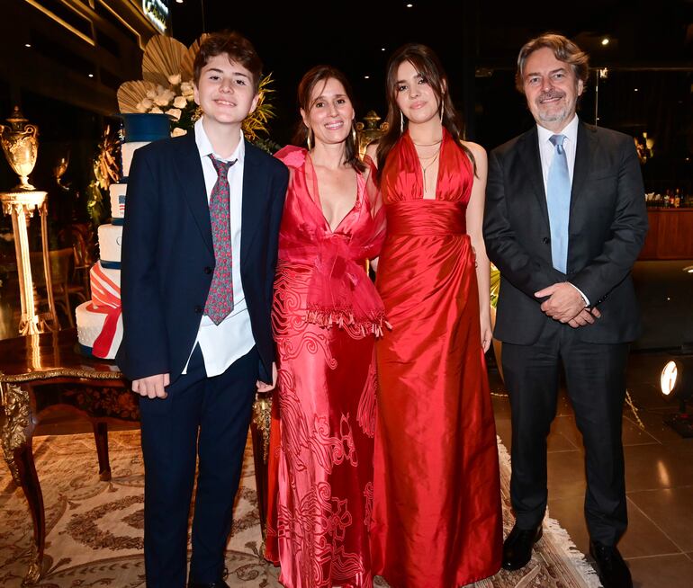 Alexander Sterner, Verdiana García, Rebeca Sterner y Fredrik Sterner.