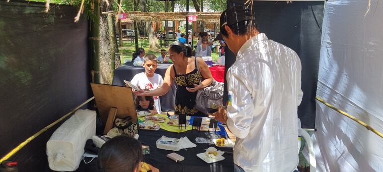 Feria Mangoré una opción para que los turistas puedan disfrutar de la artesanía y la gastronomía.