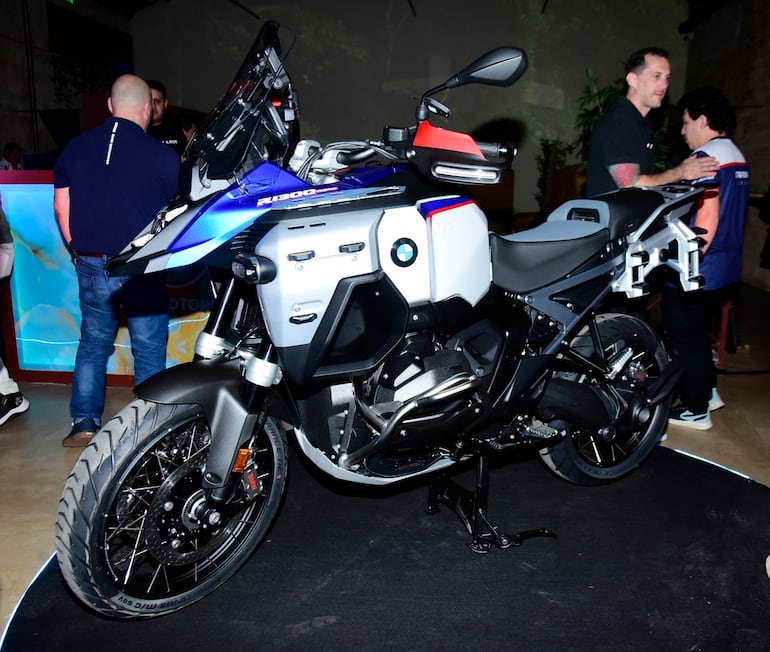 La legendaria motocicleta BMW R 1300 GS Adventure ya está disponible en Paraguay.