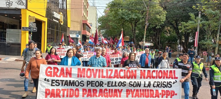 Movilización en el microcentro convocó a gran cantidad de personas.