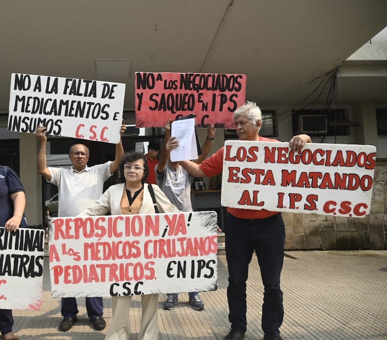 Una de la tantas manifestaciones realizadas por asegurados del IPS.