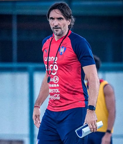 Diego Hernán Martínez (46 años), el 18° técnico argentino en el banco de Cerro Porteño. Debuta contra Libertad, este domingo.