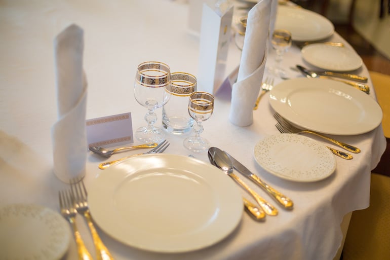 Una mesa redonda de gala