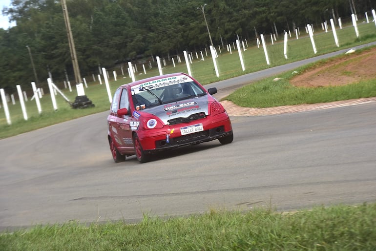 Emiliano y Fabiana Bobadilla (Toyota Vitz) cruzaron la meta en el segundo lugar de Marcas, donde culminaron doce autos al final.