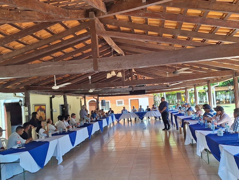 Reunión de políticos del PLRA en Concepción. Foto Facebook Hugo Fleitas.