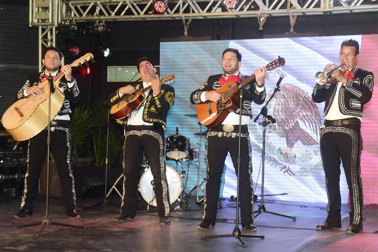 Actuaron los Mariachis Mex.