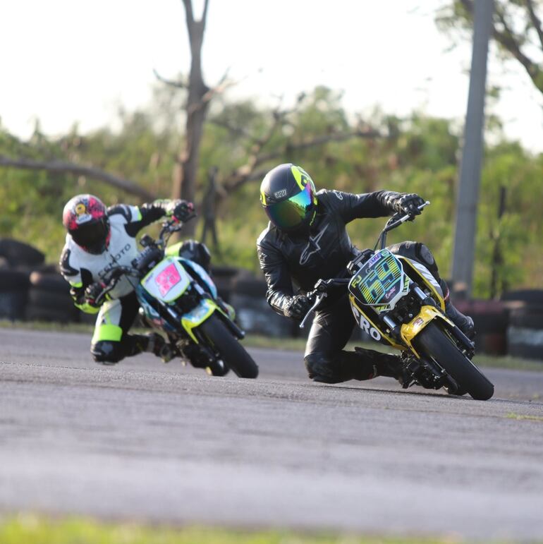 Las motos de velocidad ya están todas listas para acelerar hoy.