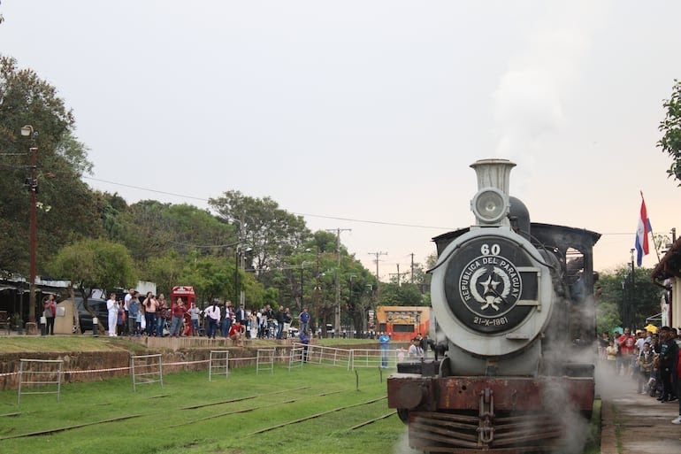 La puesta en movimiento de la Locomotora 60 se realiza cada fin de mes para reactivar el turismo.