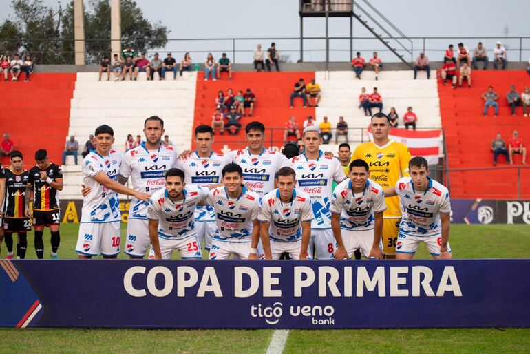 Equipo de Nacional que arrancó el encuentro frente a General Caballero JLM.