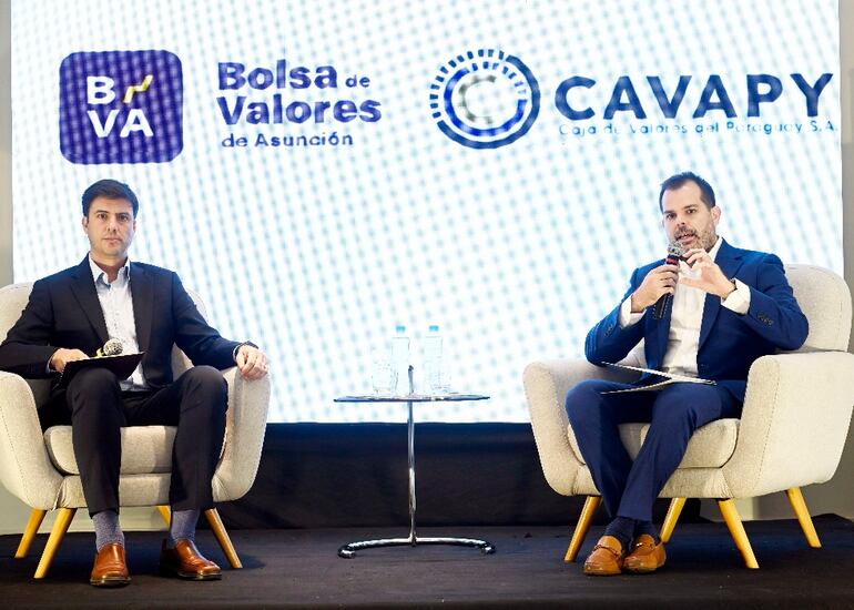 Eduardo Borgognon, presidente de BVA, y Álvaro Acosta, presidente de CAVAPY, durante la conferencia de prensa.