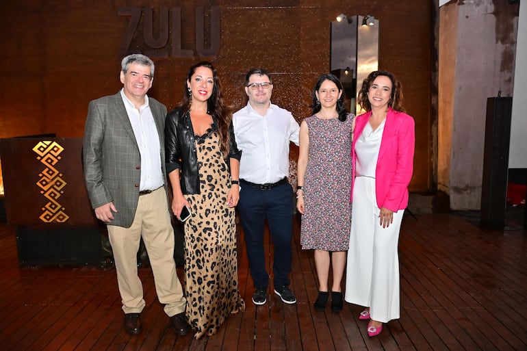 Directivos de Axxon: Pablo Iannucci, Paula Carreras, Gustavo Mina, Belén Garzón y Azucena Schupmann.