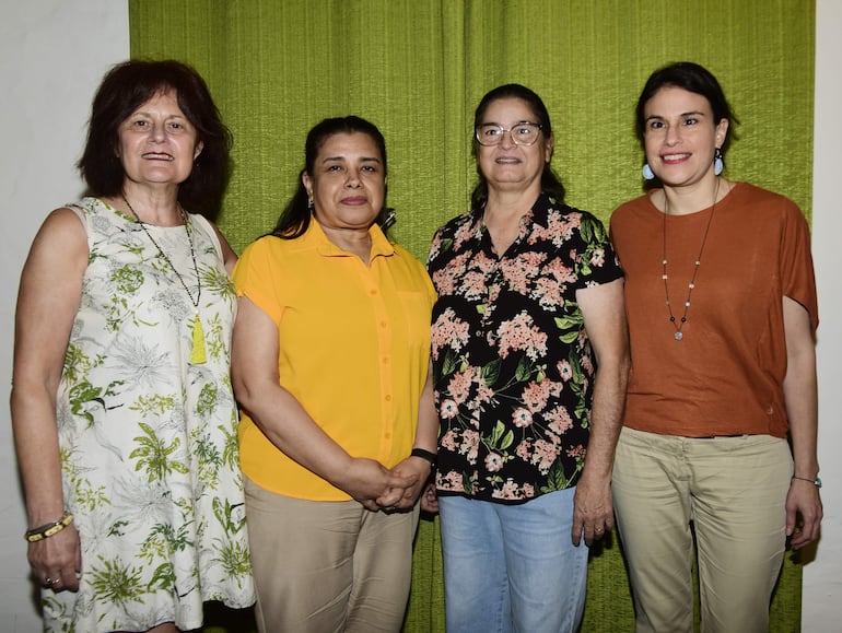 Gloria Velilla, Norma Enciso, Martha Motte y María Brítez. 