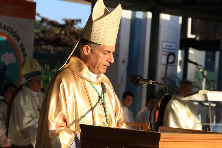 Monseñor Gabriel Escobar, manifestó su indignación por el maltrato del senador “Chaqueñito” Vera hacia la indígena Tatiana Espínola, funcionaria del Congreso.