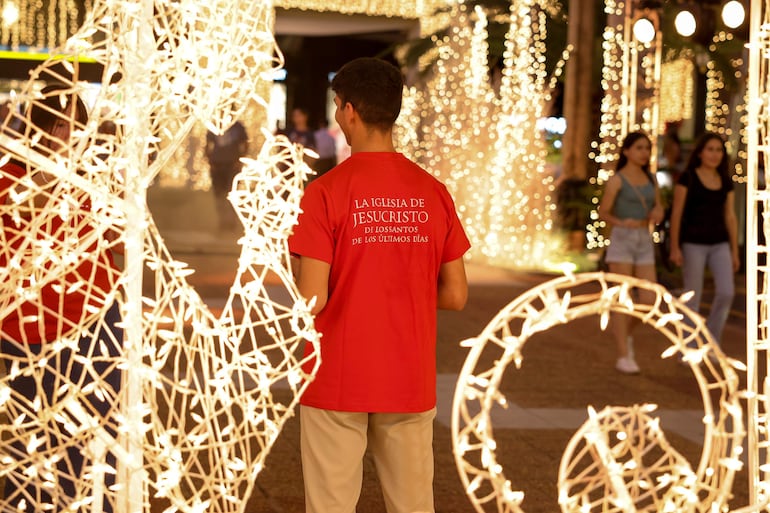 Esta actividad buscó inspirar a las personas a reflexionar sobre Jesucristo como el centro de la Navidad.