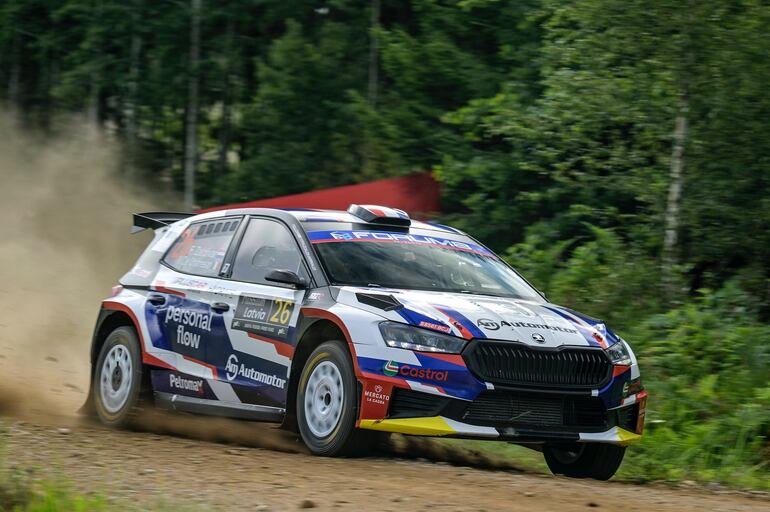 Impresionante el ritmo impuesto por Fau Zaldívar para pelear los puestos de podio en la WRC2 Challenger, con el Skoda Fabia RS.