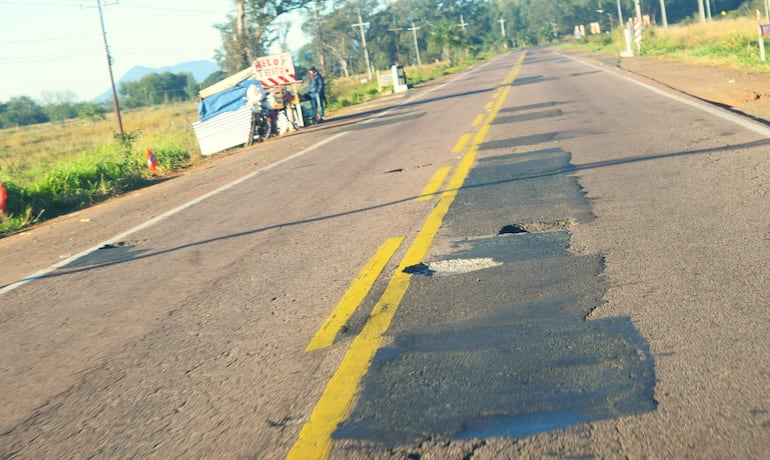 Conductores insisten en que la Ruta PY01 sigue en calamitoso estado en el tramo Paraguarí - Quiindy.