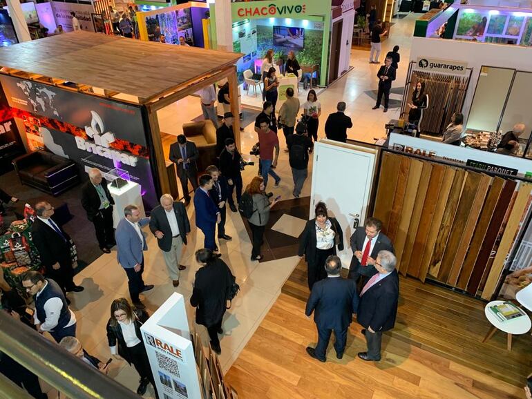 Vista aérea de la Expo Madera 2023, en el Centro de Convenciones Marsiscal, que se desarrolla desde este viernes hasta el domingo, con acceso gratuito.