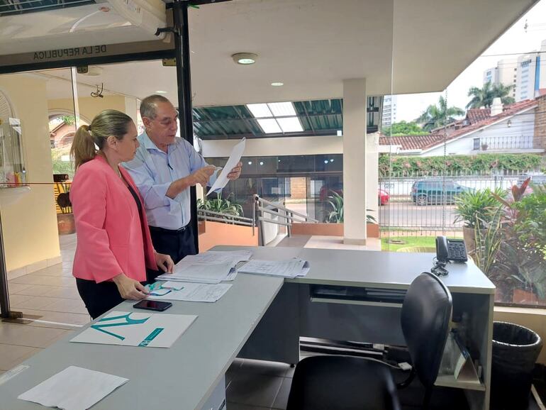 La diputada  Rocío Vallejo presentó el pedido en mesa de entrada de la Contraloría General de la República.