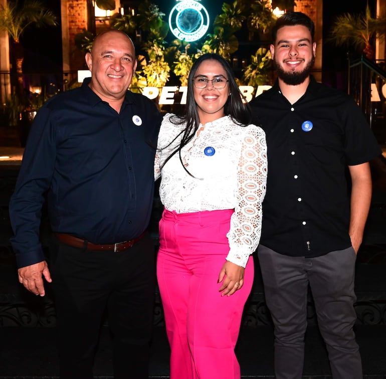 Pablo Maldonado, Analia Barreto y Ronald Melgarejo.    
