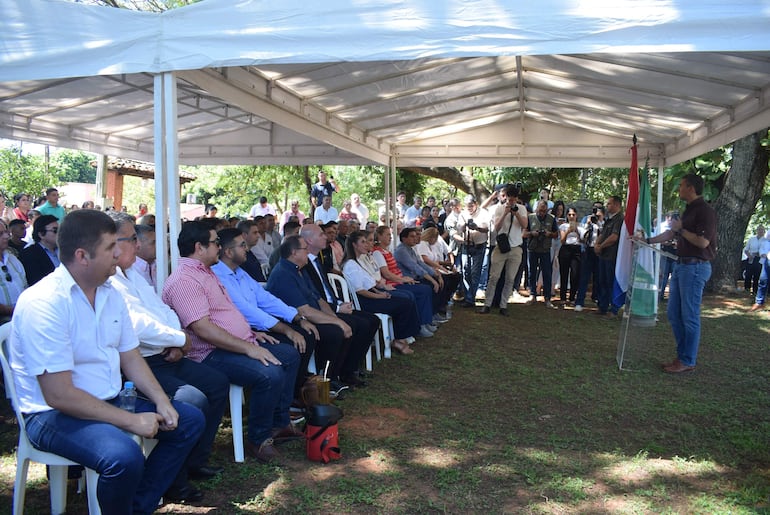 El presidente Santiago Peña, en Yaguarón, dijo ayer: "El Paraguay va a cambiar".