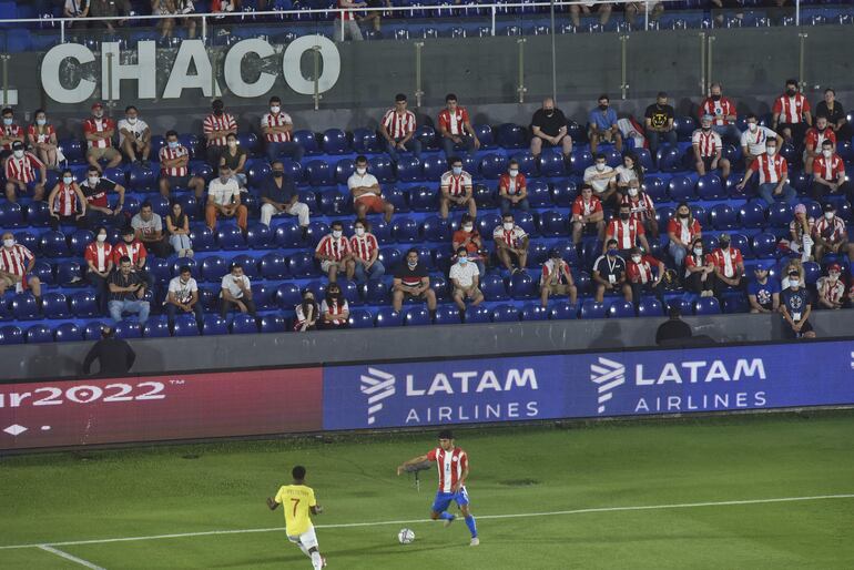 El público en el sector Albirroja VIP siguiendo de cerca las instancias de Paraguay - Colombia.